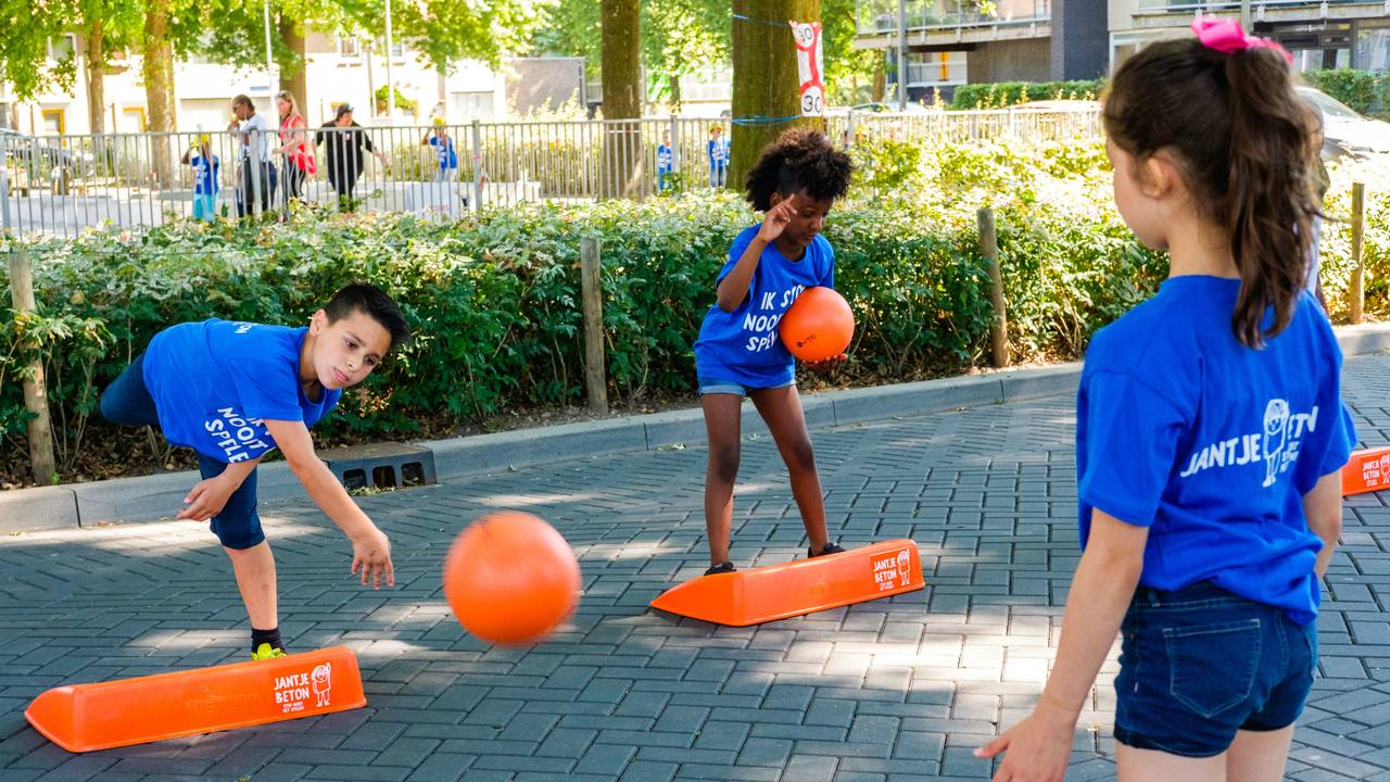 Zestien procent van de kinderen speelt nooit buiten (foto: Jantje Beton).