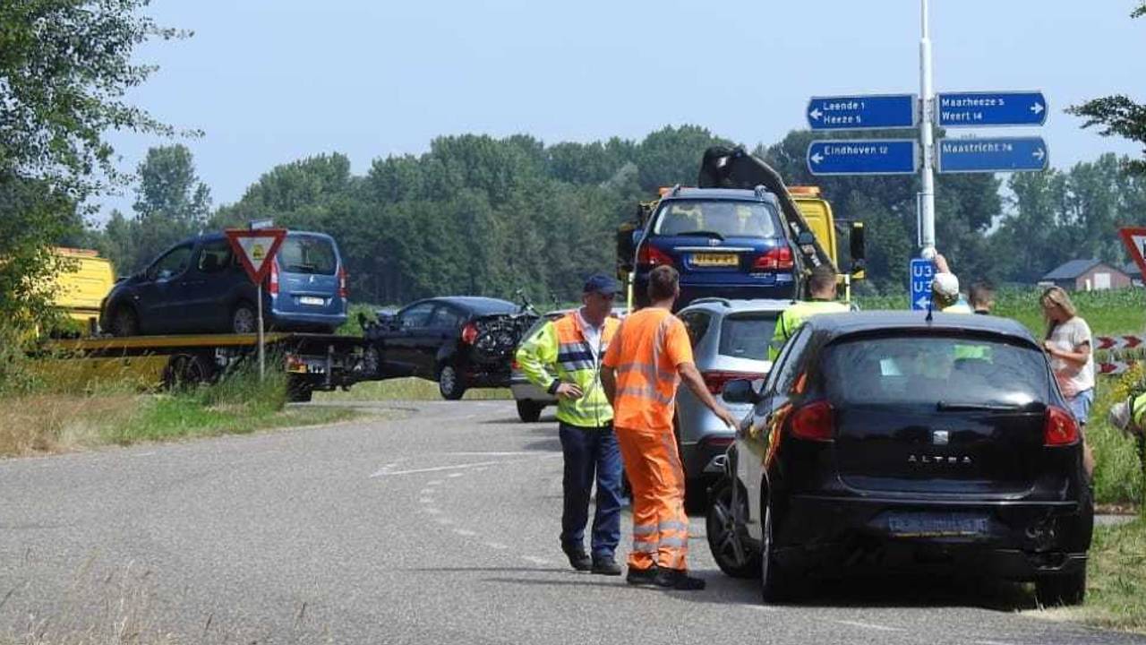 De auto's zijn weggetakeld (foto: Joze Bijnen/SQ Vision).