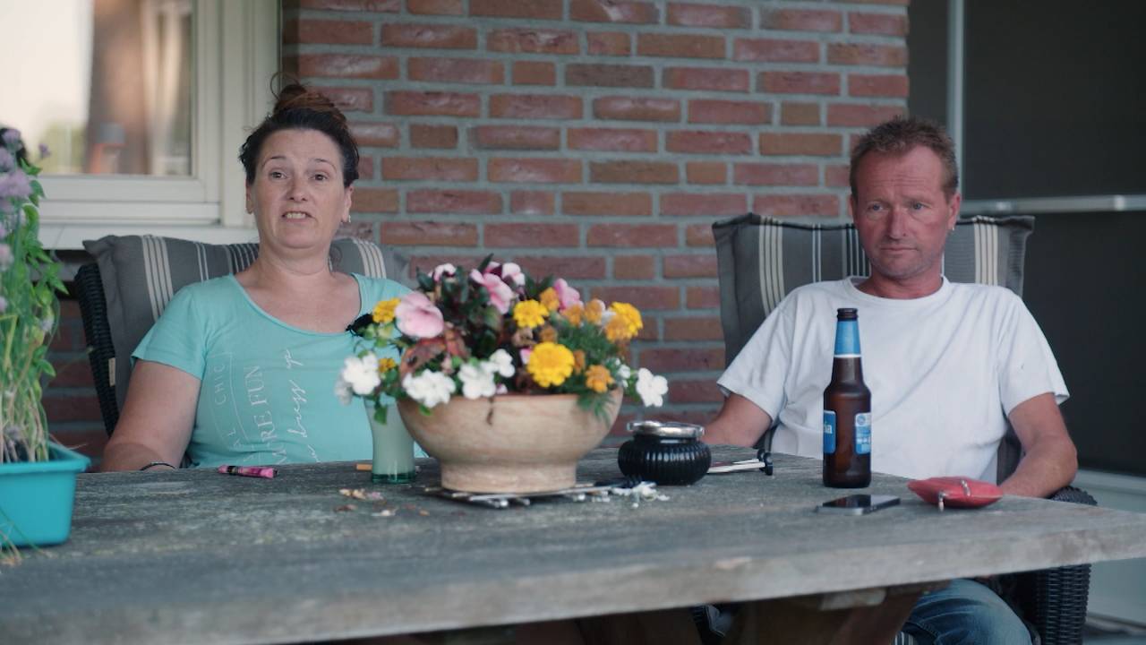 Ellen en Eric worden gek van de herrie en de stank.