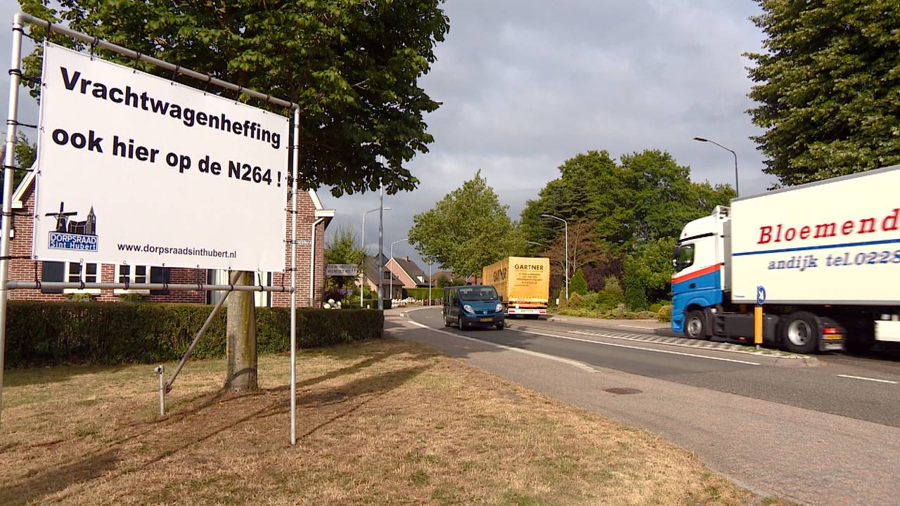 Een op de vijf voertuigen is een vrachtwagen op de N264 (foto: Tessel Linders)