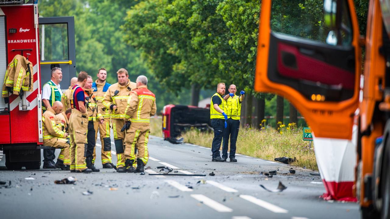 Op het ongeluk op de N272 kwamen diverse hulpdiensten af (foto: Sem van Rijssel/SQ Vision).