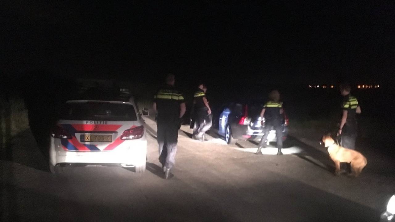 Opnieuw hennepkwekerij ontdekt in natuurgebied Markiezaat, verdachten aangehouden. (Foto: Erik de Jonge,  Twitter @BoswachterEdJ)