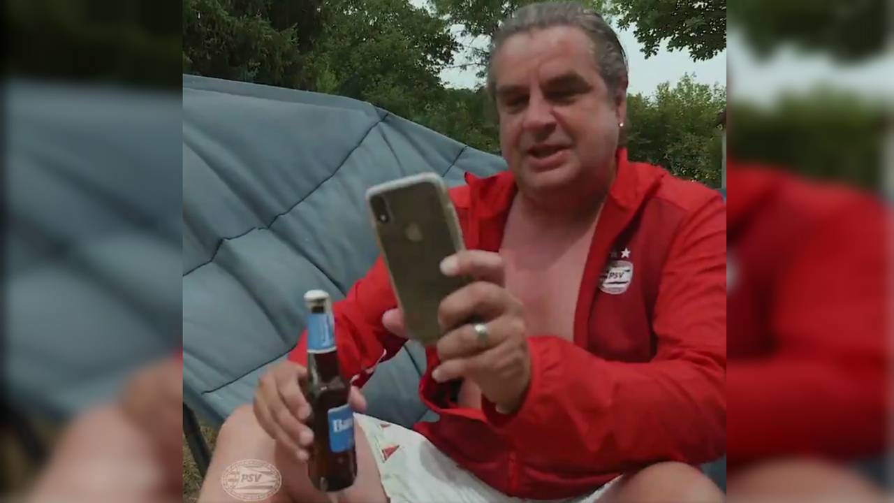 Ferry Bouman belt met Donyell Malen.