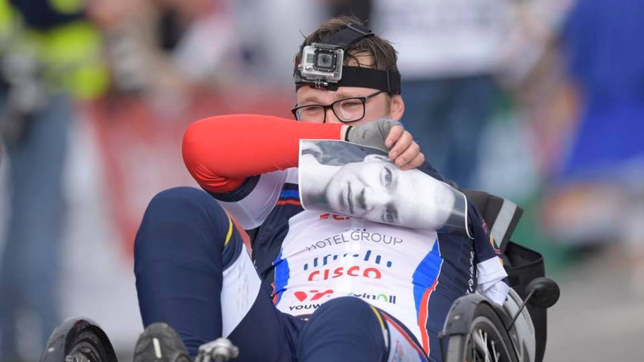Thijs bij de Alpe d'HuZes (foto: Stichting Alpe d'HuZes/ Frank van Engelen).