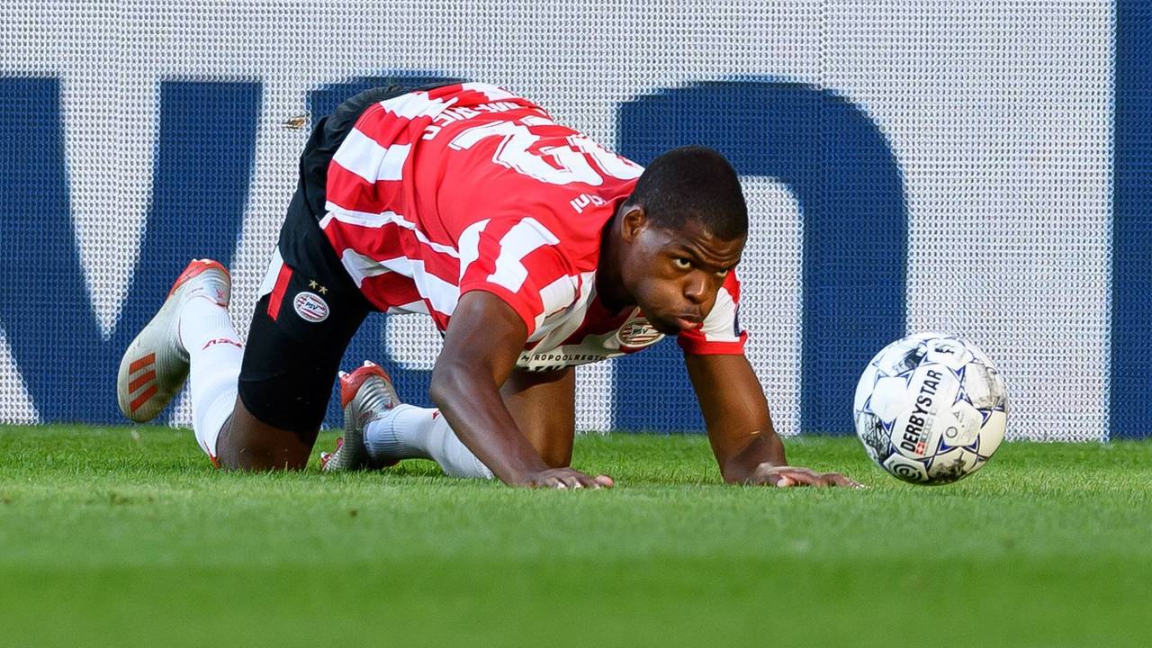 Denzel Dumfries tijdens PSV-FC Basel (foto: VI Images).