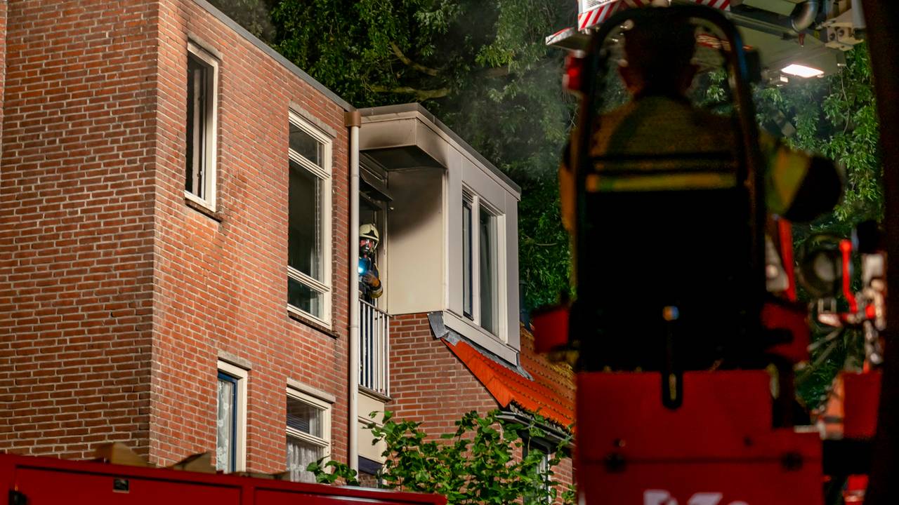 De bewoners van zes flats moesten hun huis uit (foto: Marcel van Dorst/SQ Vision Mediaprodukties).