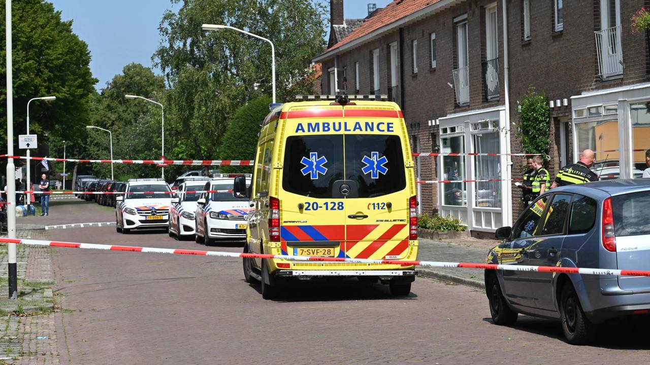 De omgeving van het huis is afgezet. Foto: Tom van der Put / SQ Vision