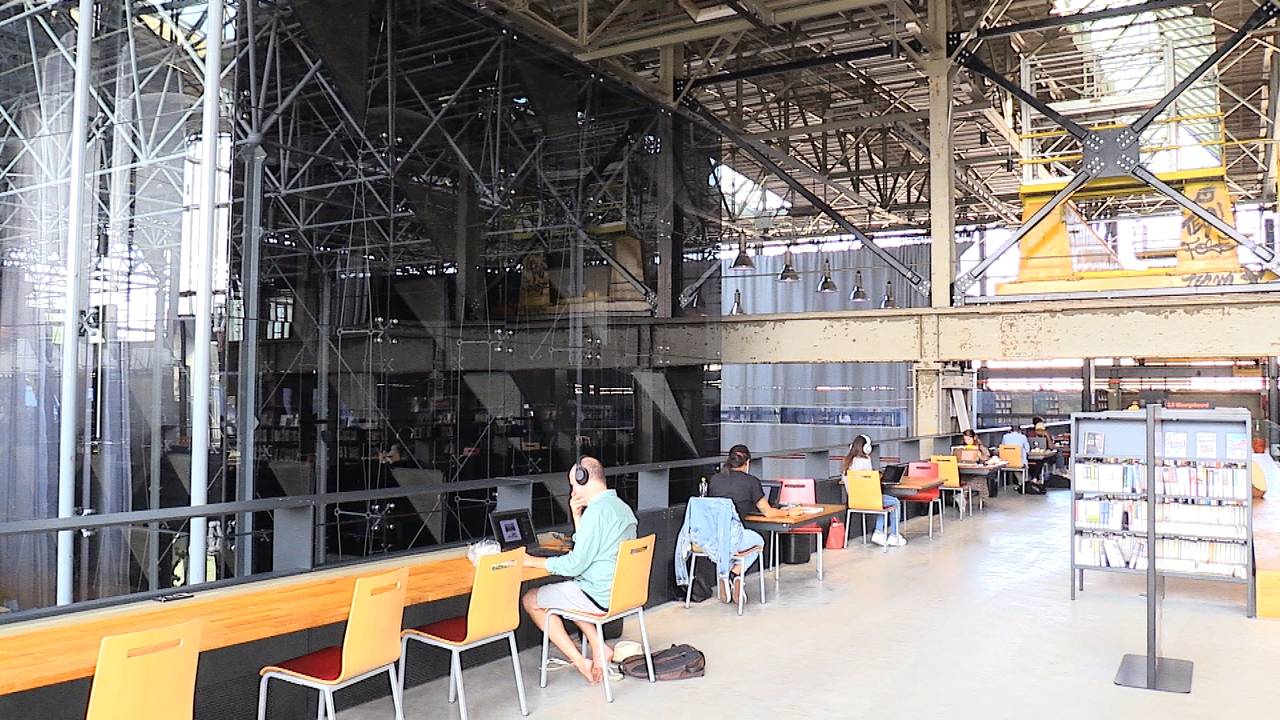 De Tilburgse LocHal werd eerder al genomineerd voor de titel 'Beste bieb van de wereld' (foto: archief).