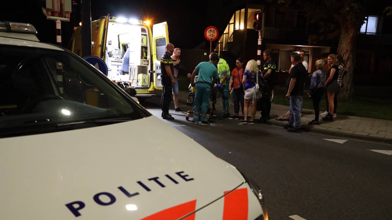 Het slachtoffer is na de aanrijding naar een ziekenhuis gebracht. (Foto: FPMB/Erik Haverhals)