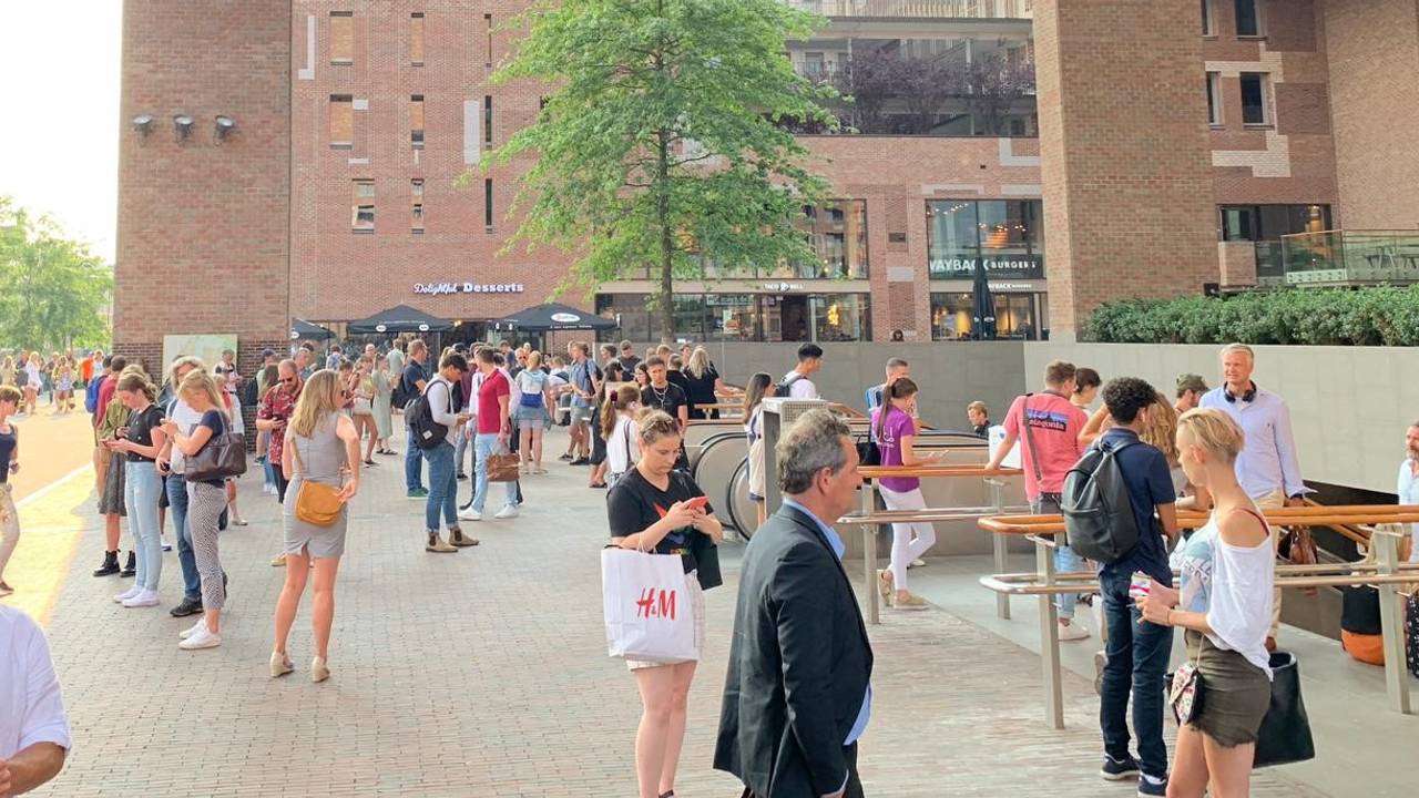 Het station wordt ontruimd.