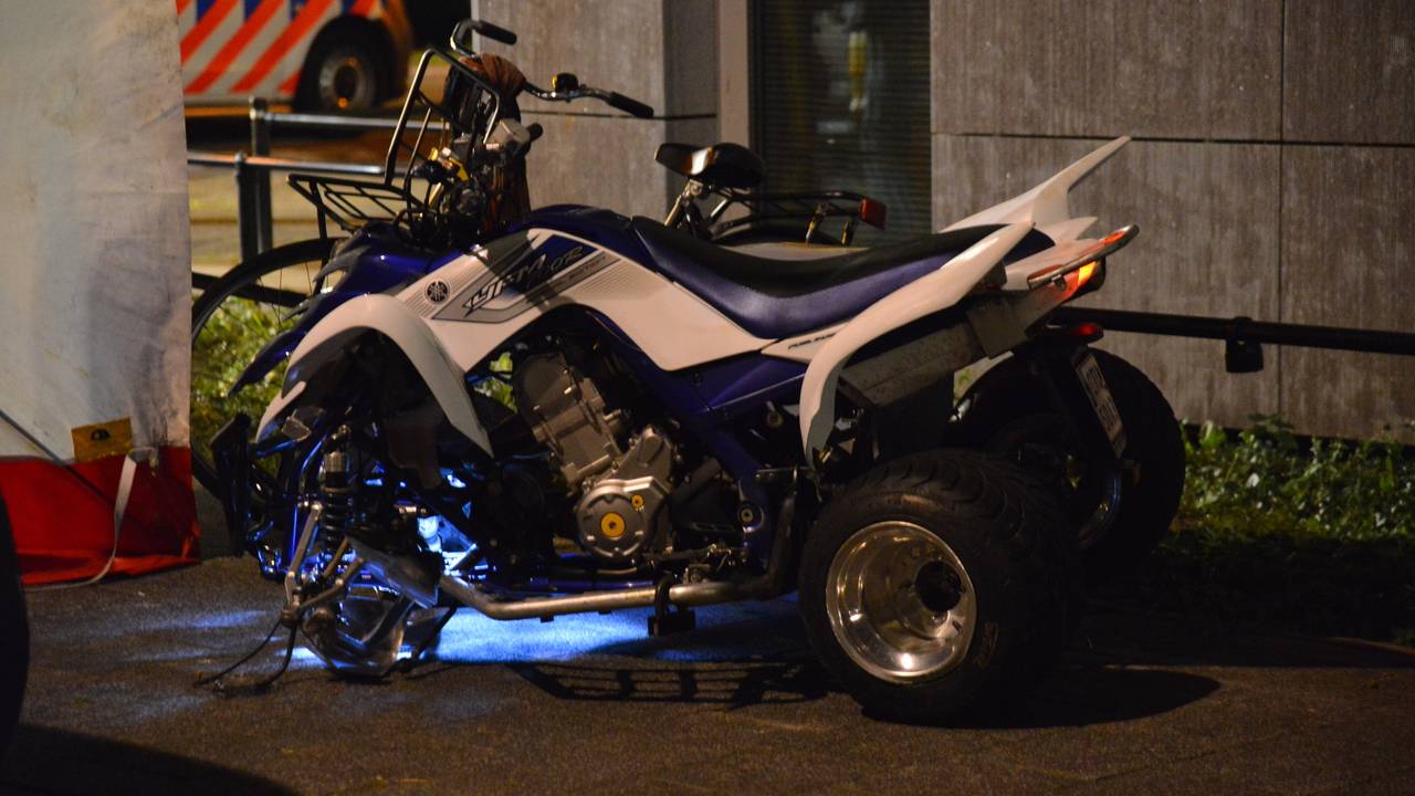 De quad werd aan de zijkant geraakt (foto: Perry Roovers / SQ Vision).