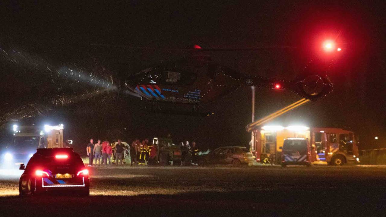 Bij het ongeluk raakten een vrouw en een meisje gewond (Foto: Jurgen Versteeg/SQ Vision).