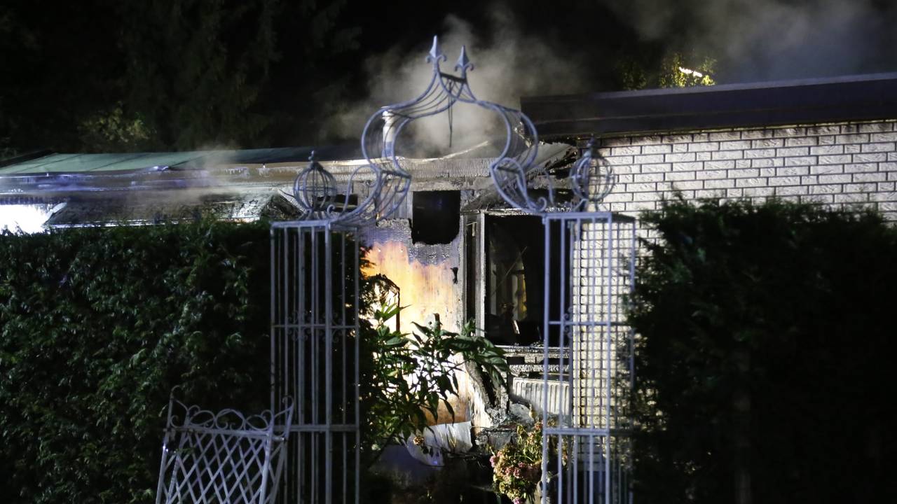 Van het chalet is weinig over. (Foto: 112Journaal)