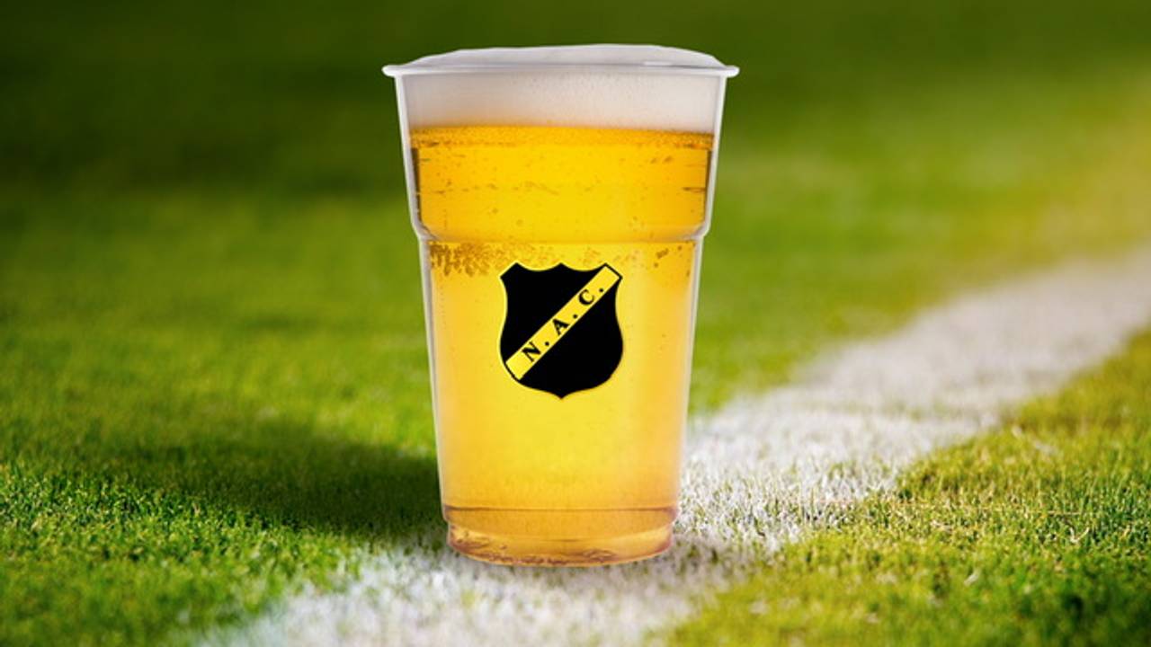 Supporters van NAC zijn niet blij met verhoogde bierprijs.