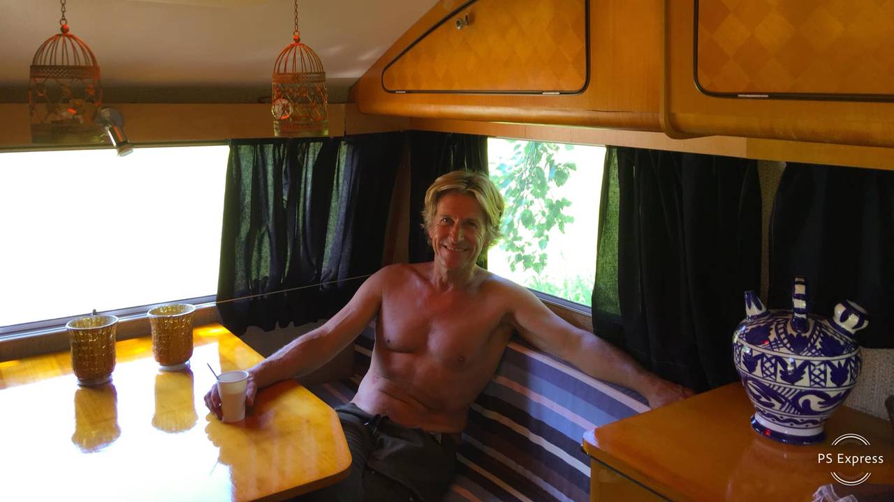 René Schuurmans in zijn caravan (foto: René Schuurmans).