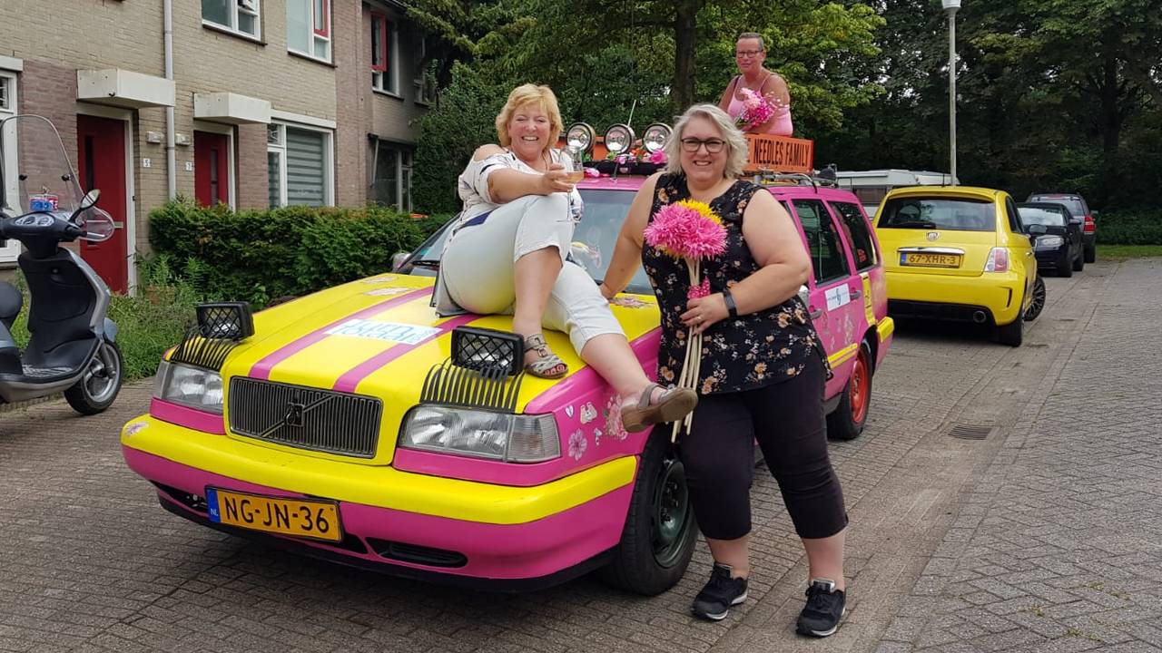 De drie schoonzusjes en hun trots (foto: Sharon Naalden-Janssen).