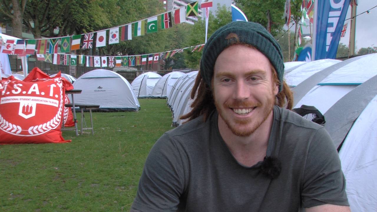 Alex King komt uit Australië. Zijn verblijf nu: een tentje (foto: Tijmen Moelker).