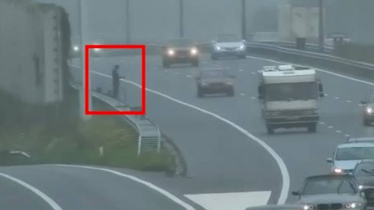 De lifter staat op de vluchtstrook van de A2. (Foto: Rijkswaterstaat)