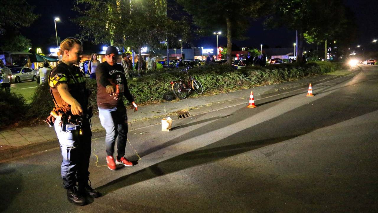 Specialisten van de politie doen onderzoek. (Foto: Harrie Grijseels / SQ Vision)