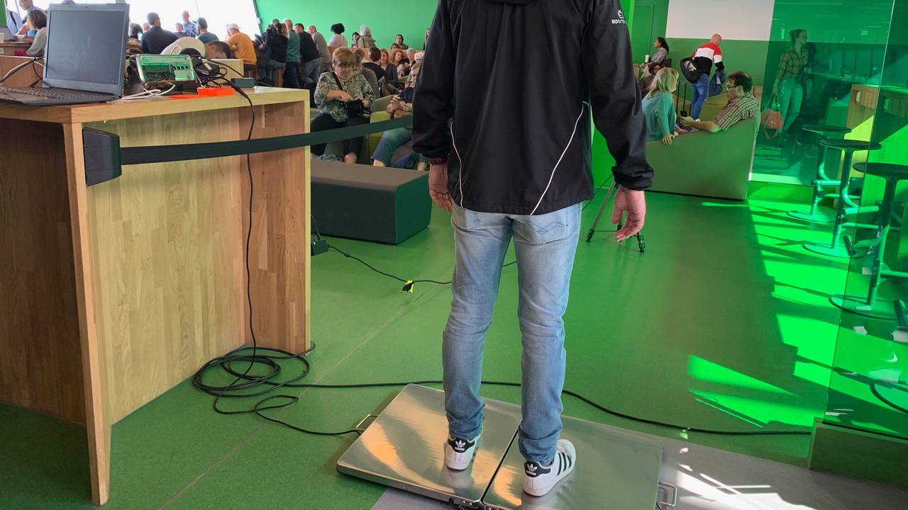 Naast inchecken, ook even op de weegschaal bij Eindhoven Airport (foto: Eindhoven Airport).