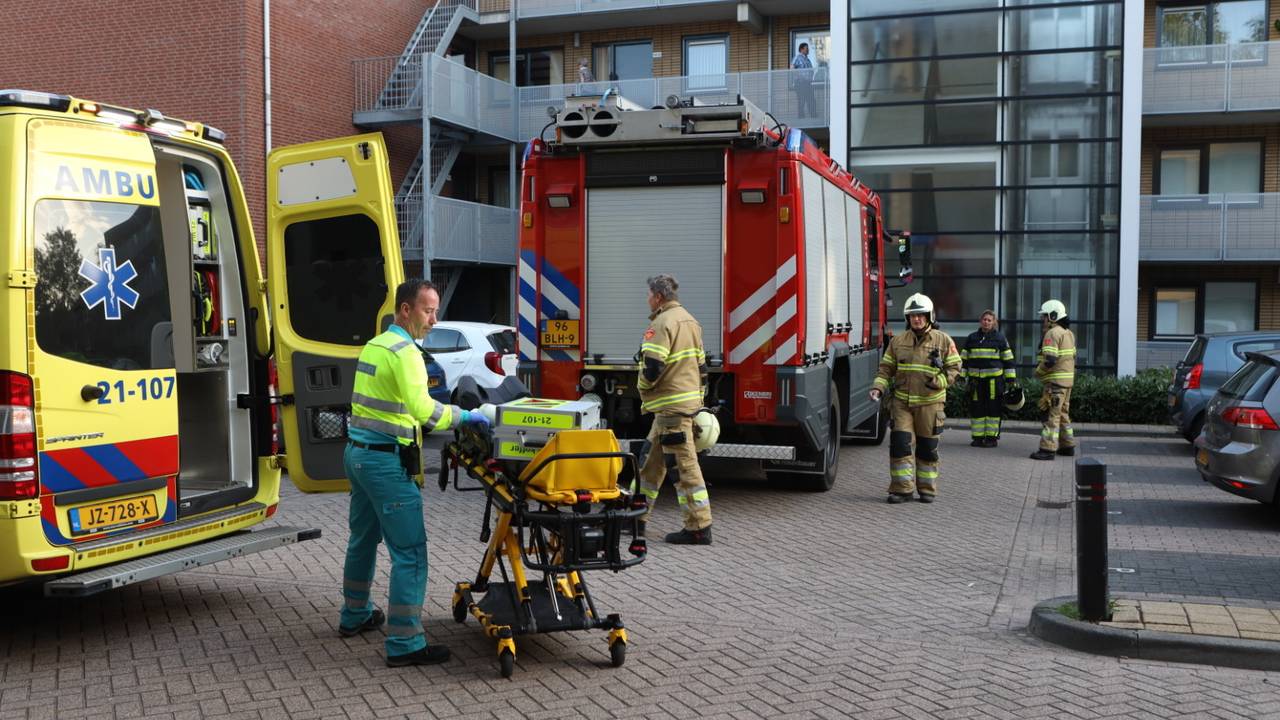 De hulpdiensten rukten uit in Boxtel voor een man die klem zat op zijn wc. (Foto: Sander van Gessel/SQ Vision)
