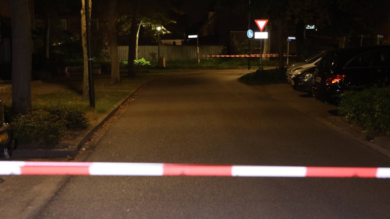 De politie had de omgeving rond de Parkietendonk afgezet (foto: Sander van Gils).