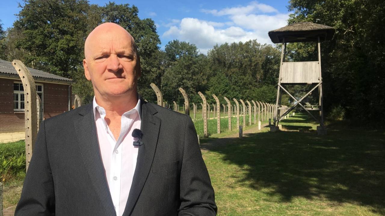 Arnold Karskens op zoek naar oorlogsmisdadigers van Kamp Vught (foto: Jan Peels).