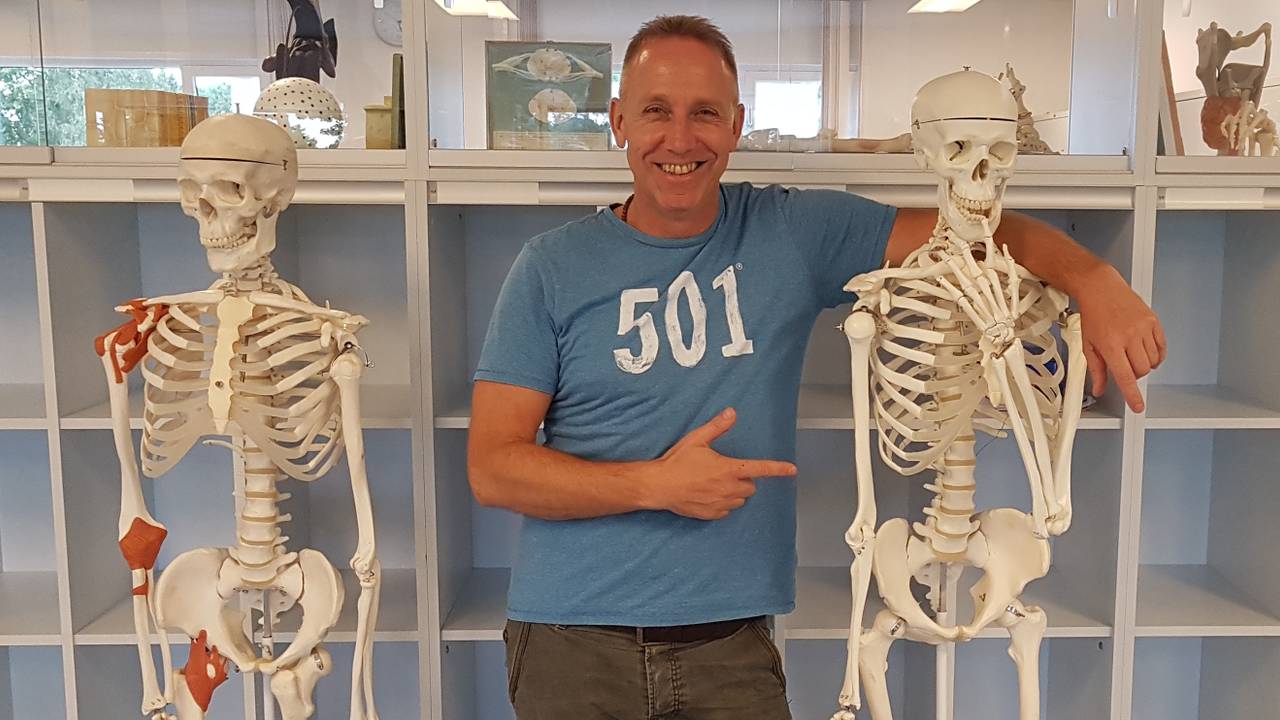 Biologieleraar William die begon als conciërge op het Stedelijk College in Eindhoven.