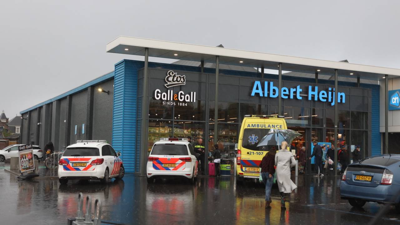 Het winkelpand waar de politie (ook) onderzoek heeft gedaan (foto: Sander van Gils/SQ Vision Mediaprodukties).