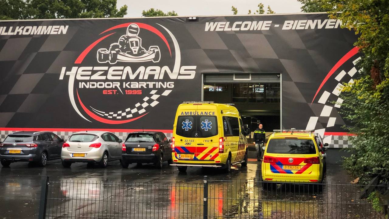 Bij het kartongeluk raakte een vrouw gewond (foto: SQ Vision).