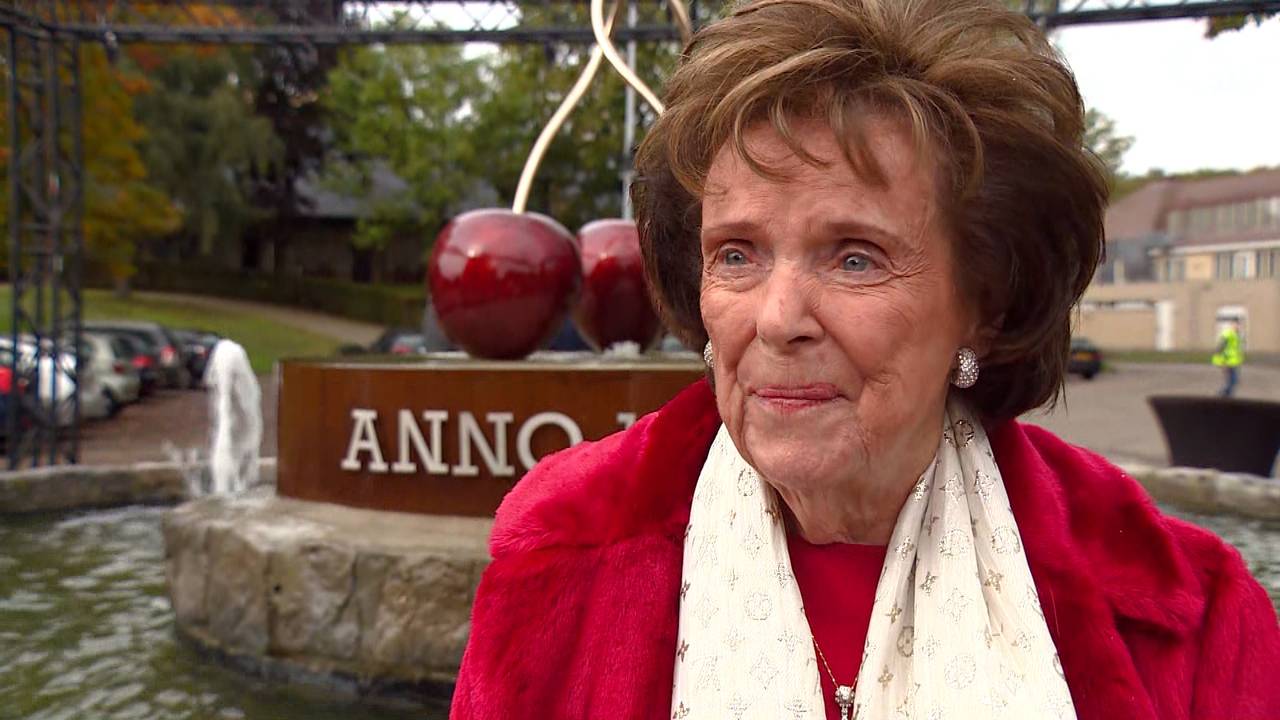 Toos van der Valk onthult de kers op de appelmoes 'Fijn dat ik dit nog mag meebeleven' Omroep