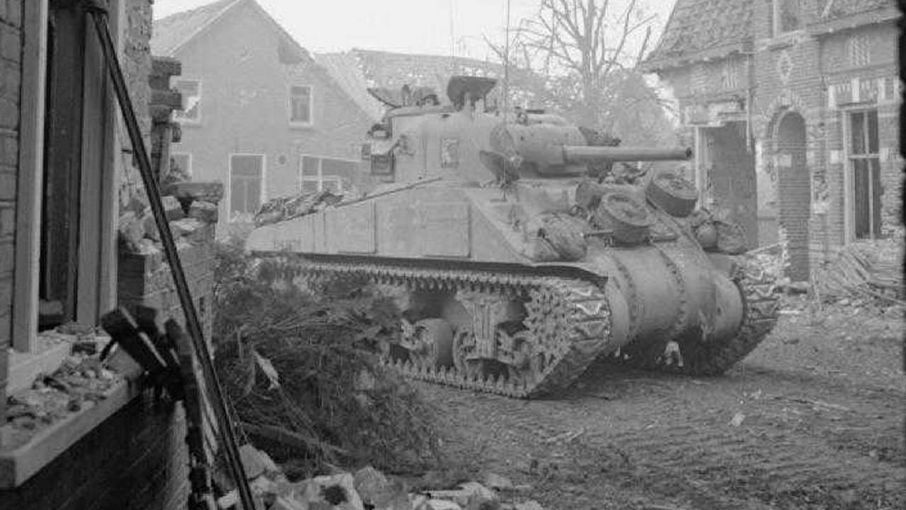 Britse tank door Overloon (foto: archief).