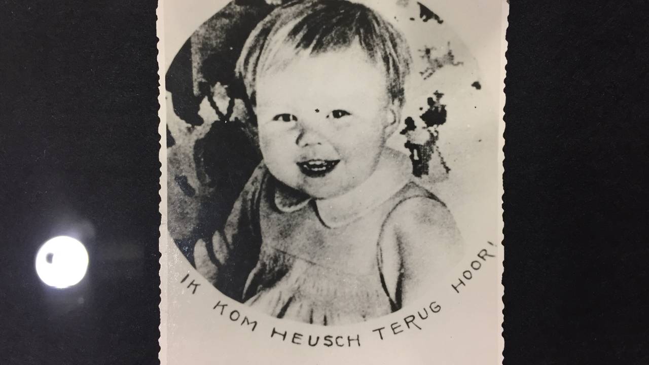 "Ik kom heus terug hoor", zegt prinses Beatrix op een foto die door vliegtuigen gedropt werden in Tilburg. (Foto: