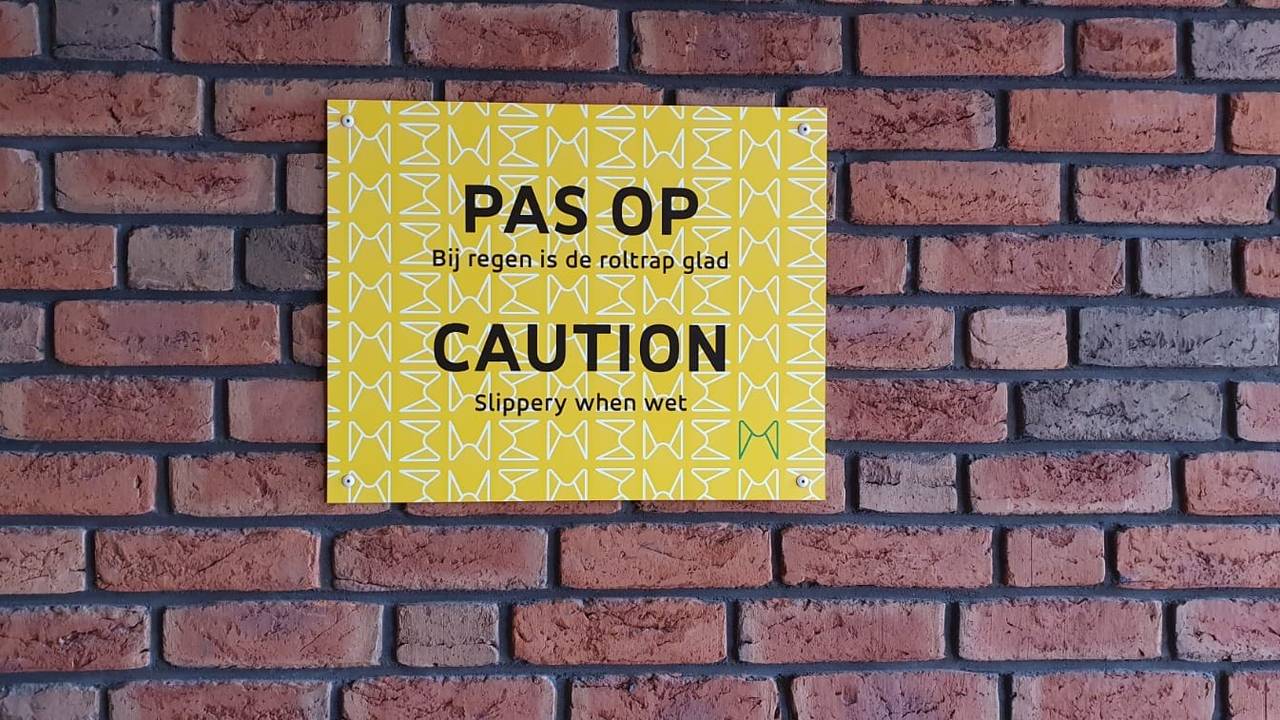 Inmiddels zijn er waarschuwingsborden opgehangen bij de rolbanden.