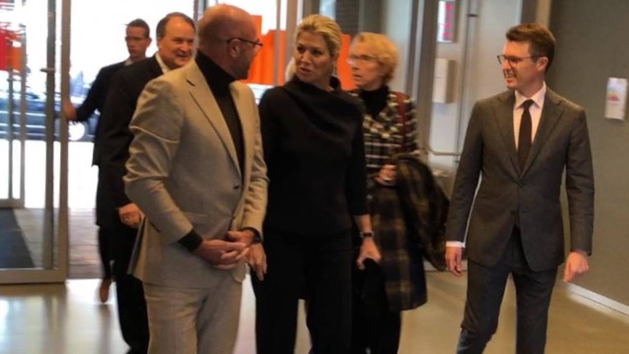 Máxima komt binnen in de Verkadefabriek Den Bosch. (Foto: Paul Post)