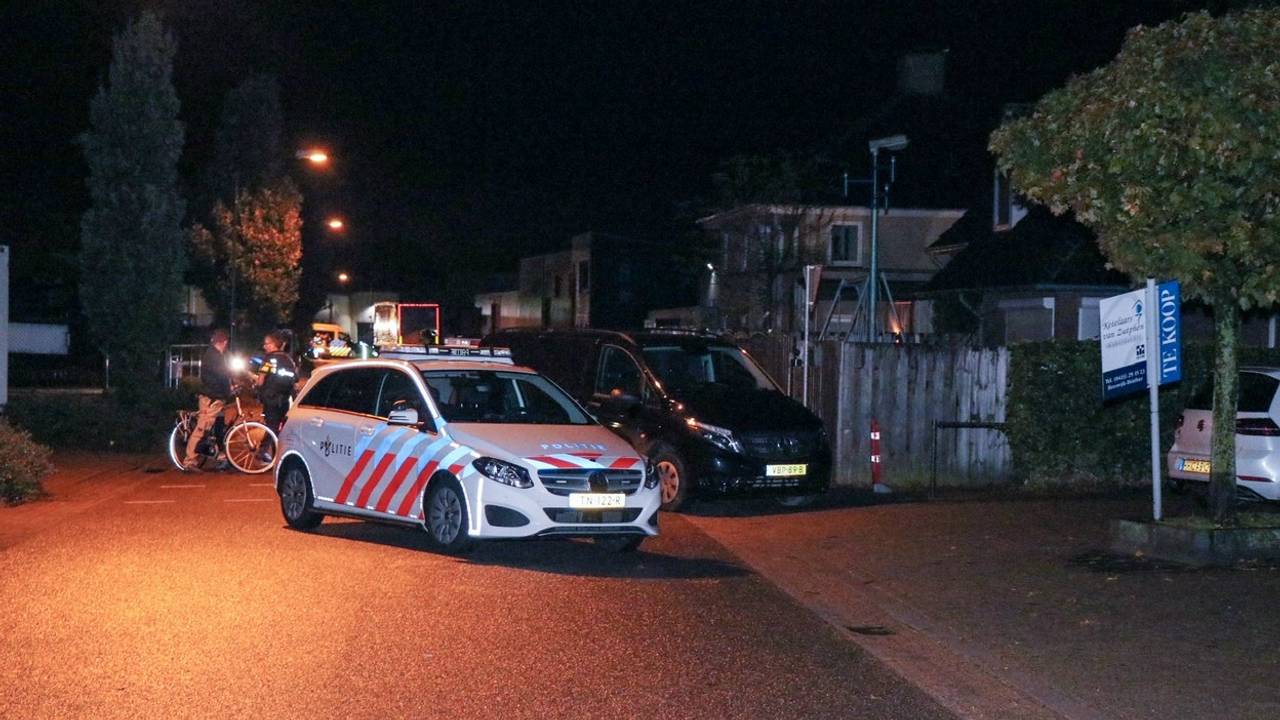 De politie doet onderzoek aan de Morgenstond in Heeswijk-Dinther. (Foto: Jurgen Versteeg/SQ Vision)