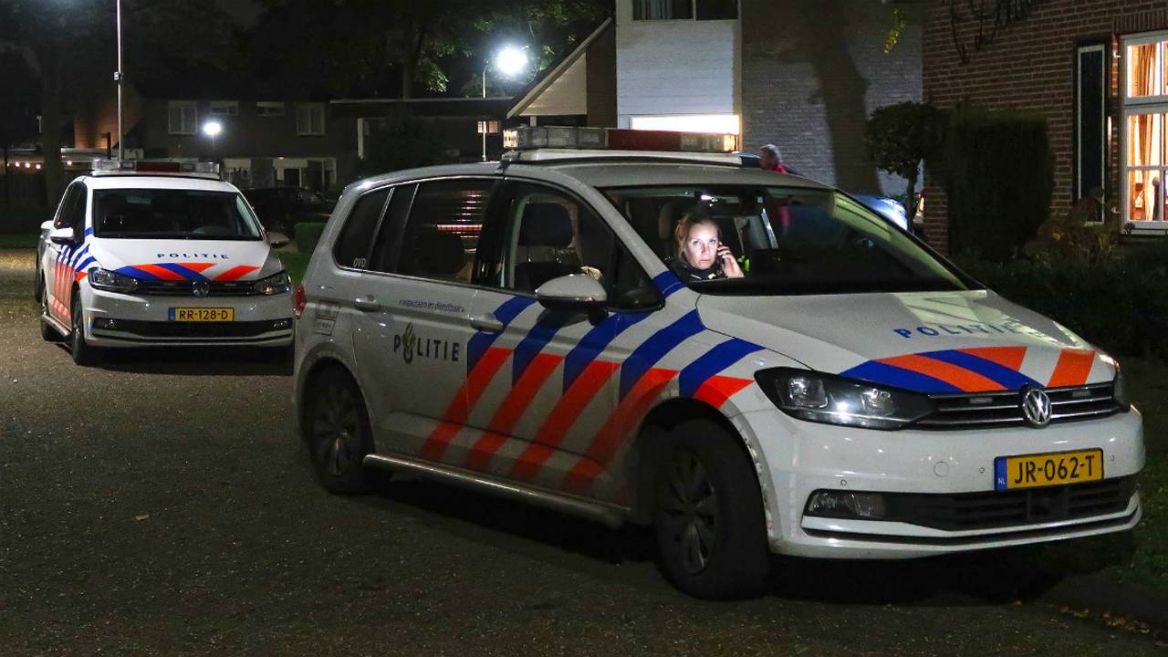 De politie deed onderzoek bij de Ussenstraat in Oss. (Foto: Gabor Heeres/SQ Vision)