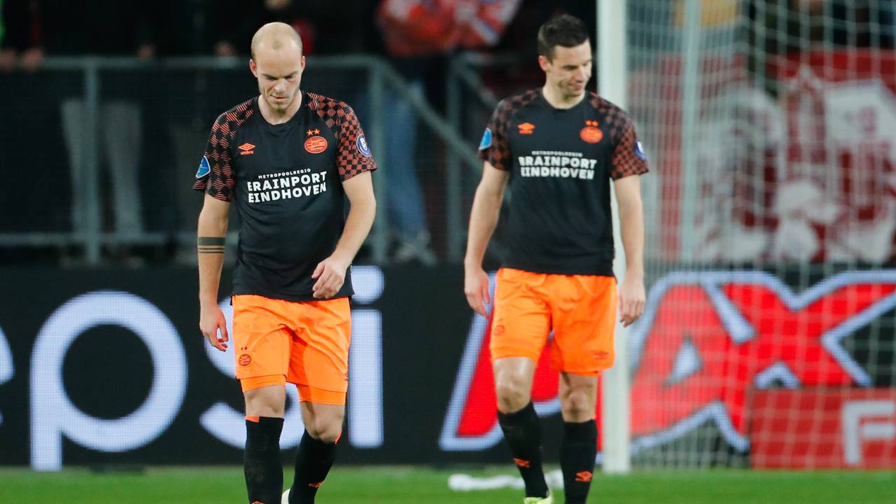 Het uit het veld sturen van Jorrit Hendrix en Nick Viergever nekte PSV. (Foto: Hollandse Hoogte)