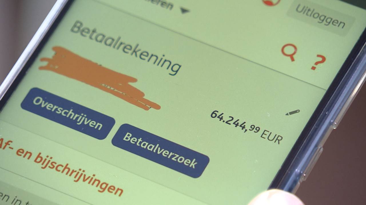 Opeens had Ibra toegang tot de bankrekening van een vrouw uit Den Haag.