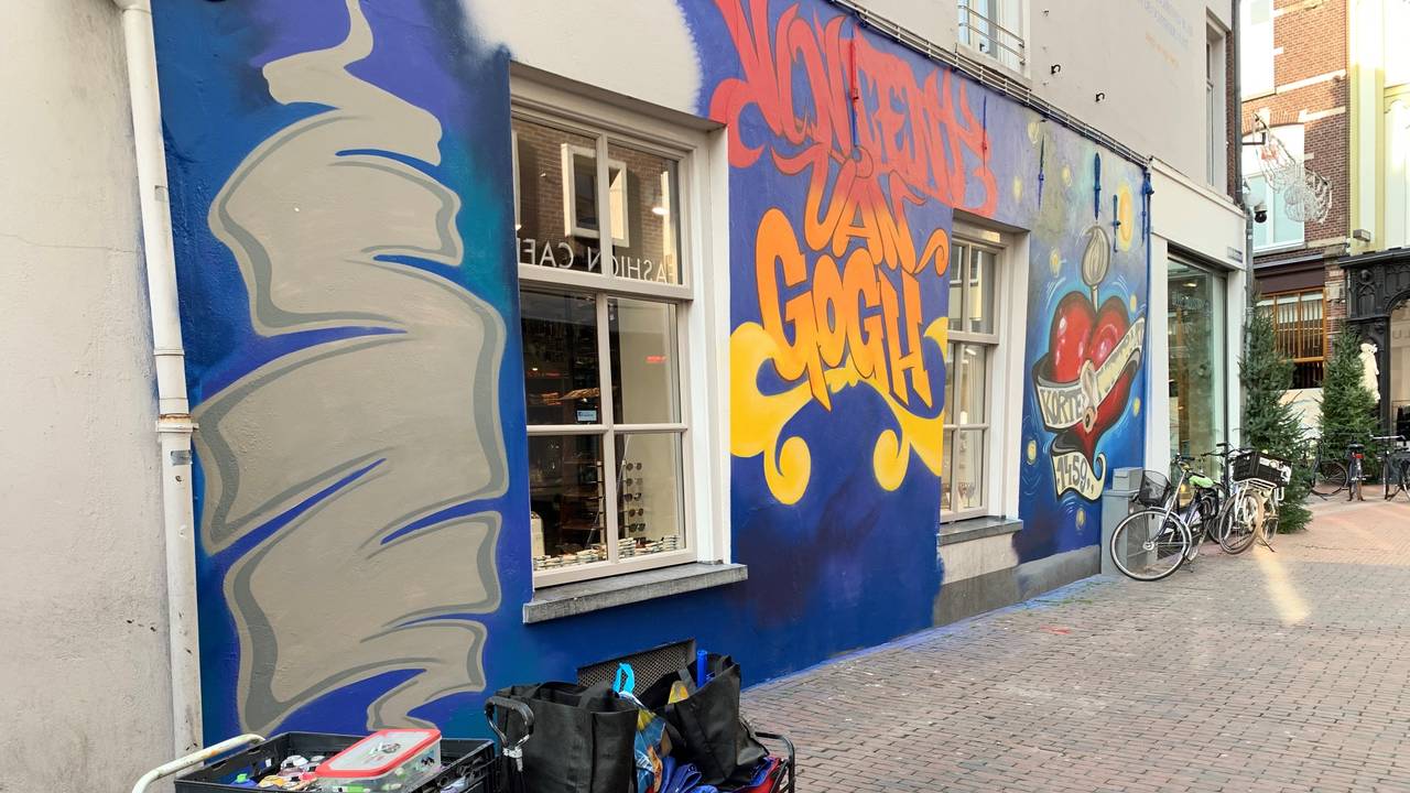 De muurschildering was al voor een groot deel klaar.