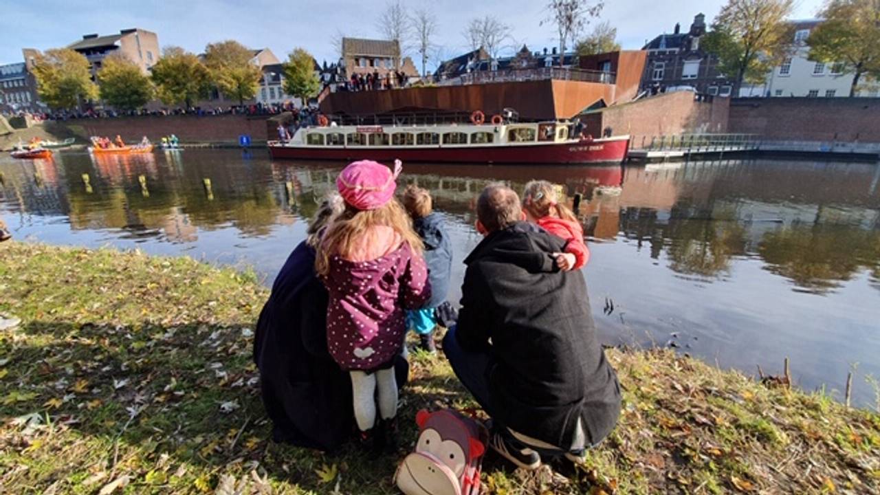 Sinterklaas komt aan in Den Bosch. (Foto: Collin Beijk)