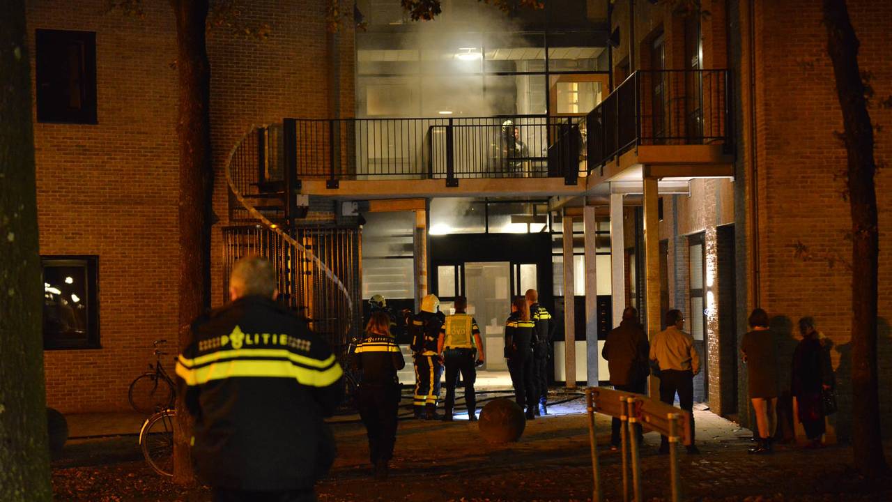 Bewoners stonden anderhalf uur buiten (foto: Perry Roovers)