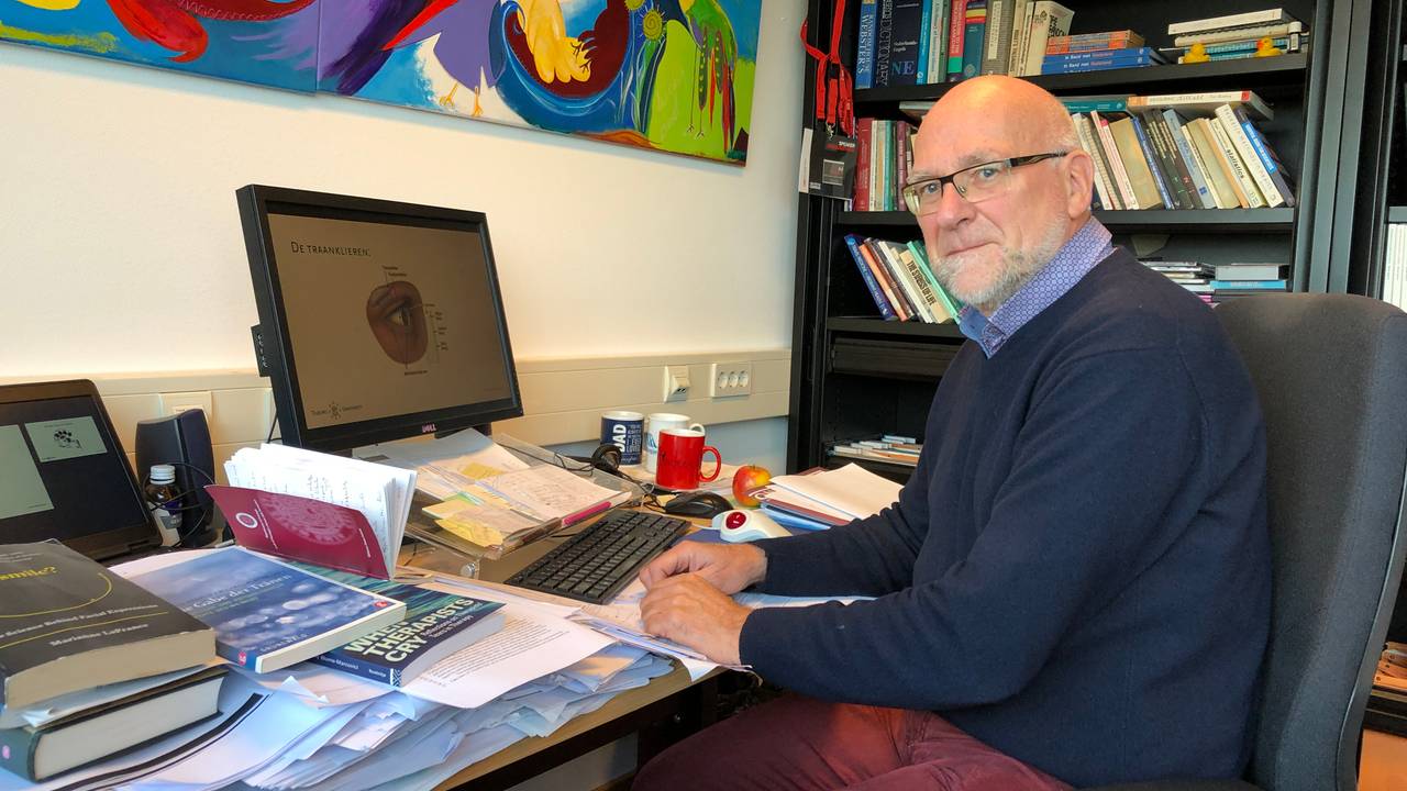 'Huilprofessor' Ad Vingerhoets neemt afscheid van Tilburg University, maar gaat eigenlijk nog lang niet weg. (foto: Tom van den Oetelaar)