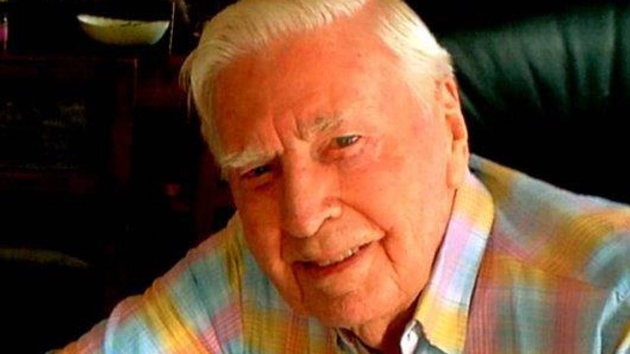 Ton van Huijstee bracht op zijn 93ste nog een roman uit dat zich afspeelt in zijn woonplaats Den Bosch. (Foto: Ton van Huijstee)