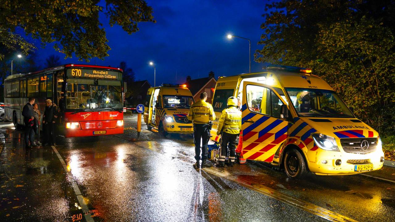 De voetganger raakte zwaargewond. (Foto: Marcel van Dorst/SQ Vision)