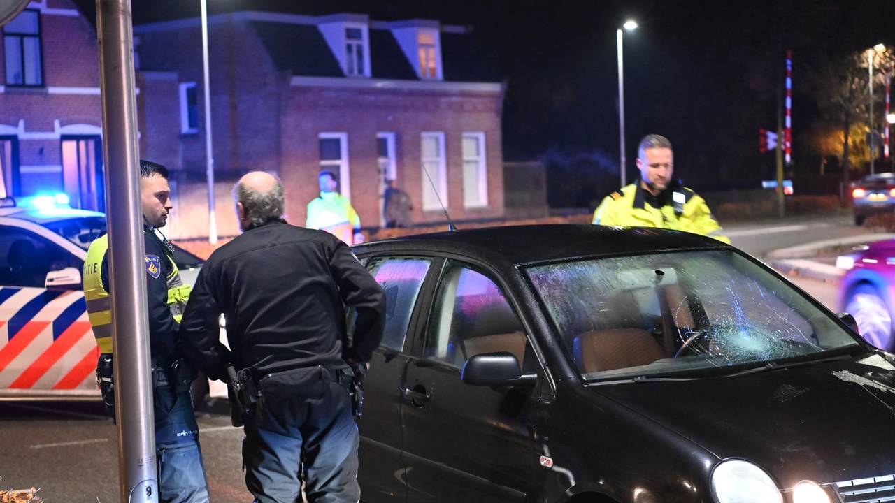 De twee voetgangers werden geschept door de auto. (Foto: SQ Vision)