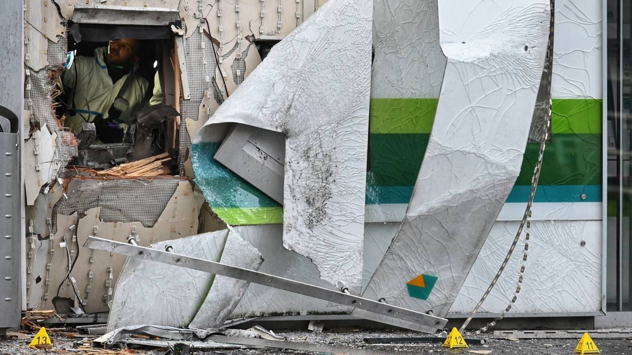 De getroffen geldautomaat van ABN AMRO in Zundert. (Foto: Tom van der Put/SQ Vision Mediaprodukties)