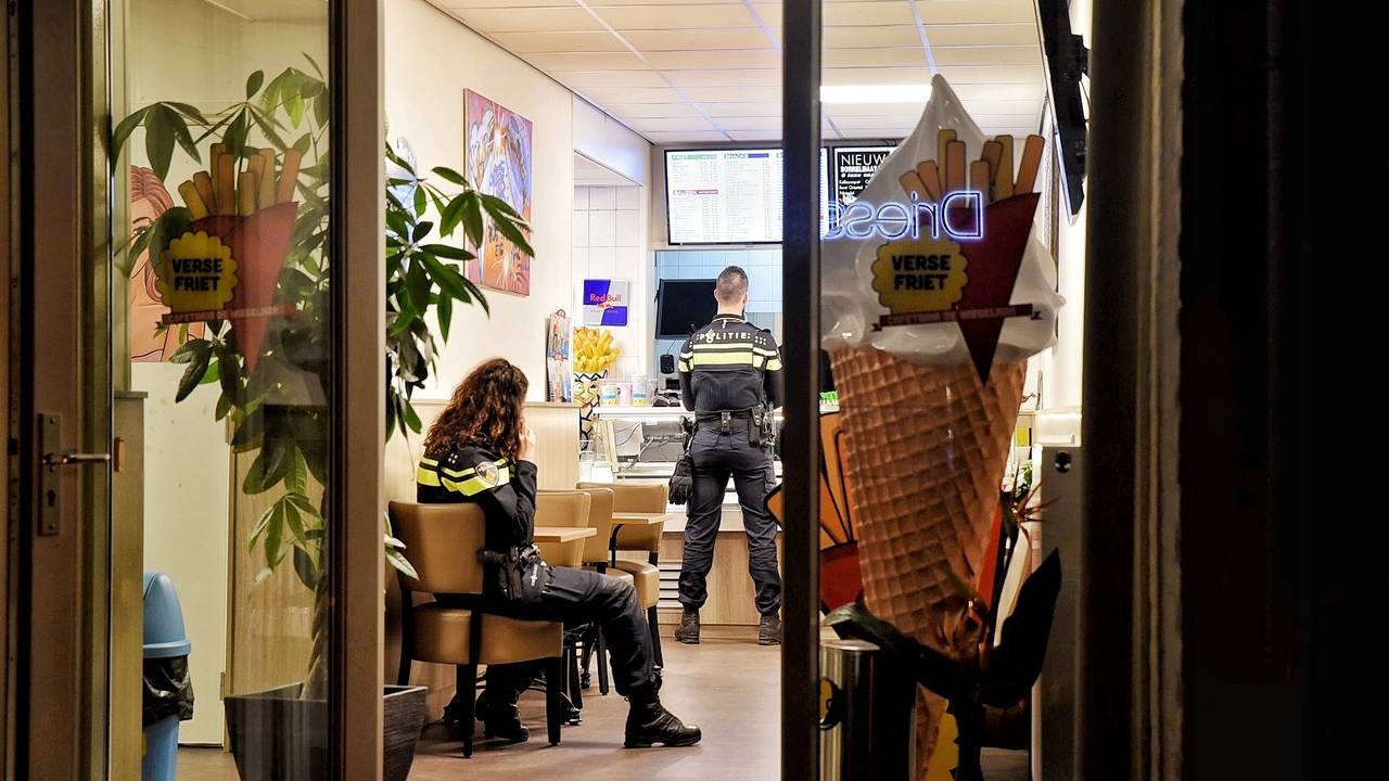 Cafetaria De Wiegelaar in Hilvarenbeek werd overvallen. (Foto: Toby de Kort)