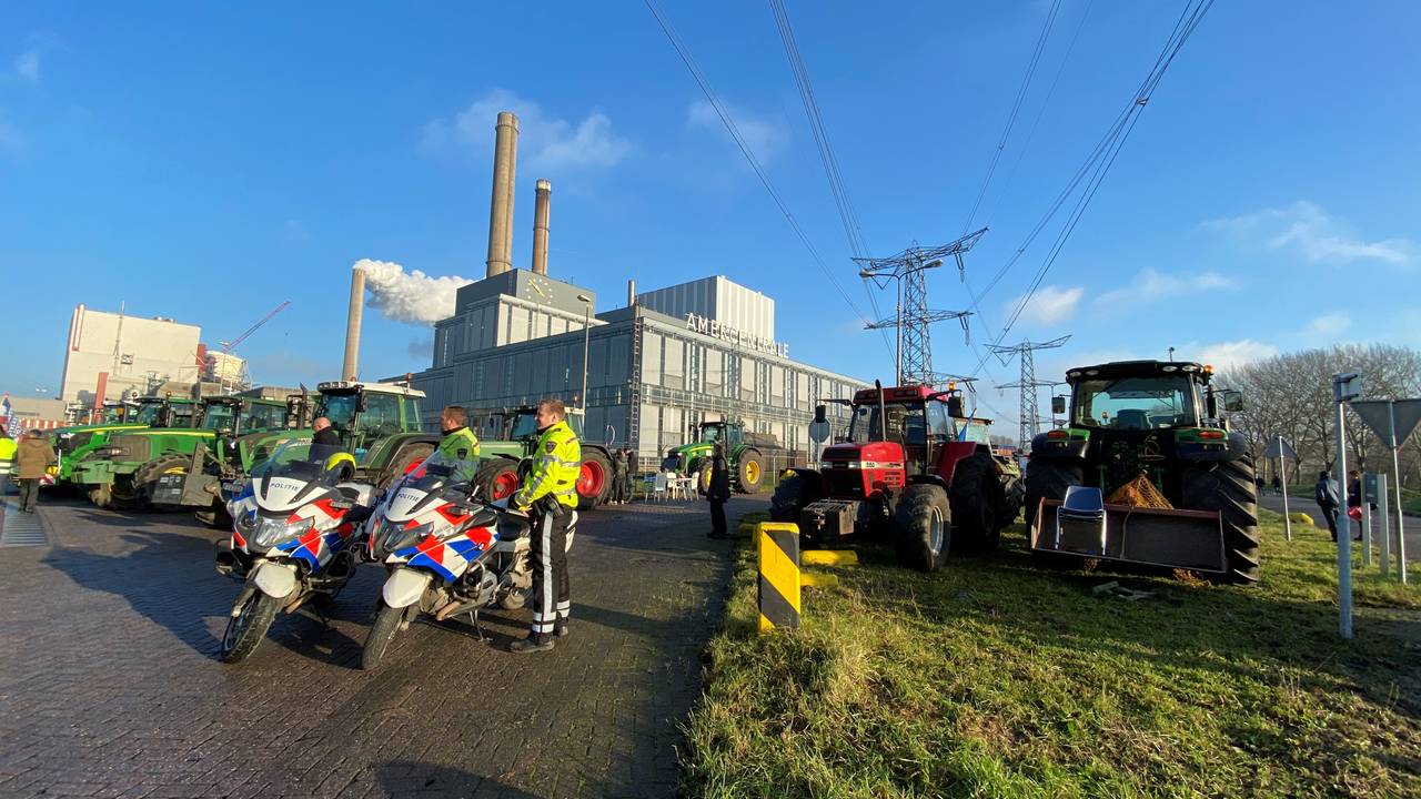 Boeren voerden woensdag nog actie bij de Amercentrale in Geertruidenberg. (Foto: Niels Penninkhof)