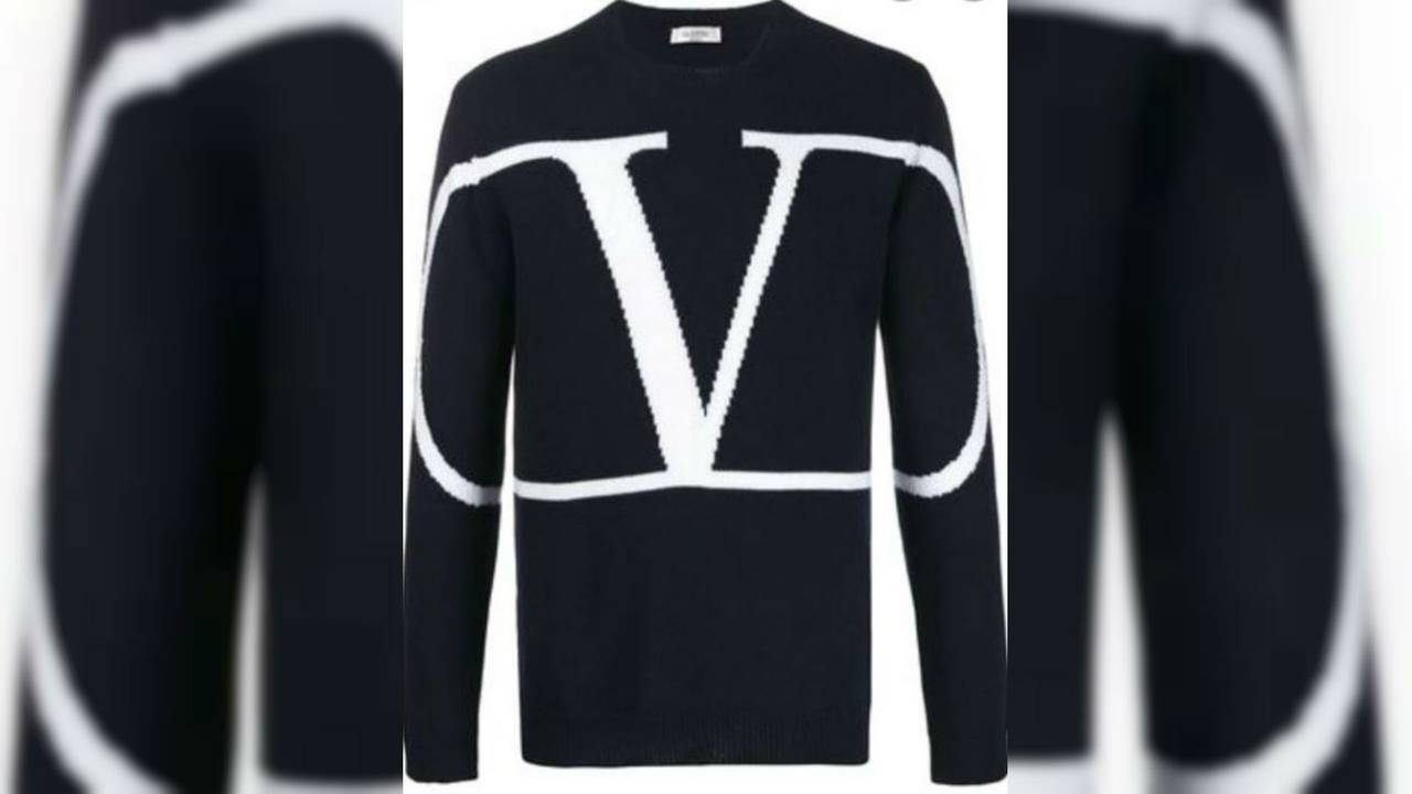 De vermoedelijke trui die de verdachte droeg. Foto: Politie Helmond